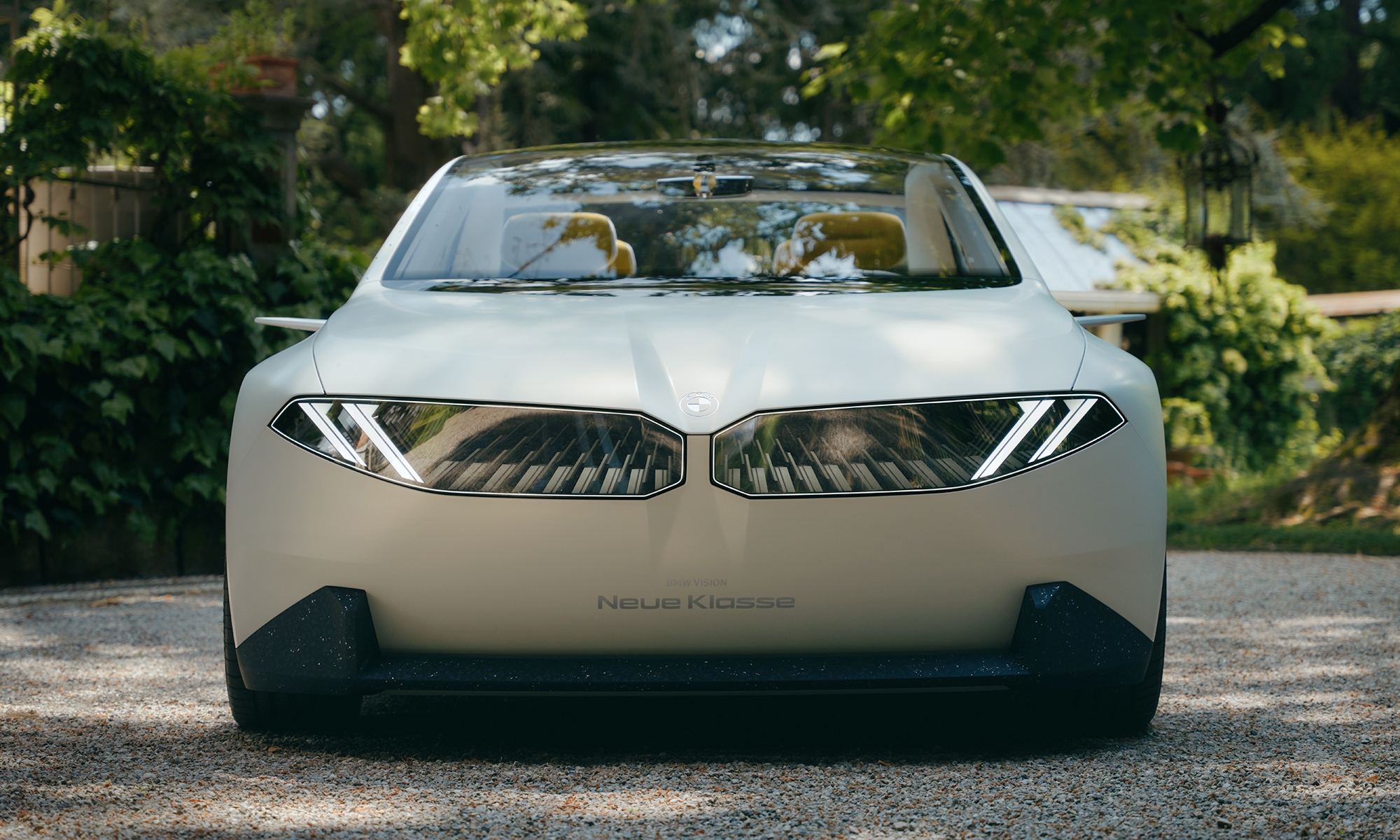 BMW calienta motores para la presentación del nuevo i3 eléctrico.