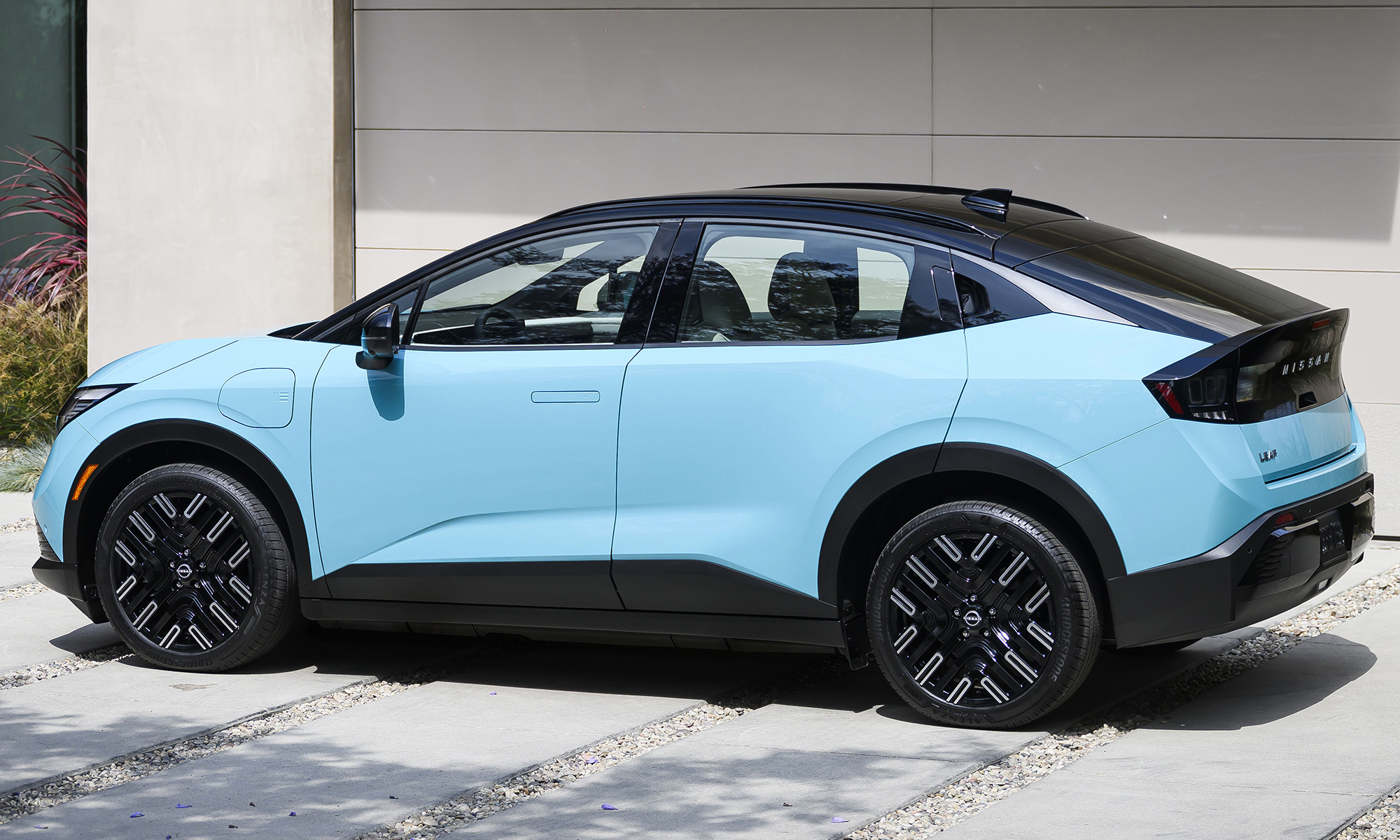 nissan leaf elegido mejor coche mundo mujeres periodistas 1