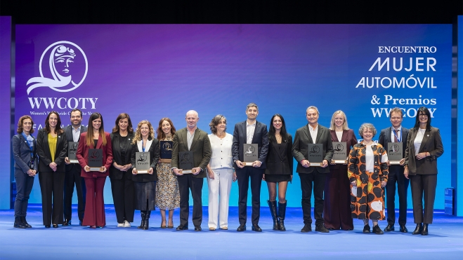 nissan leaf elegido mejor coche mundo mujeres periodistas 2