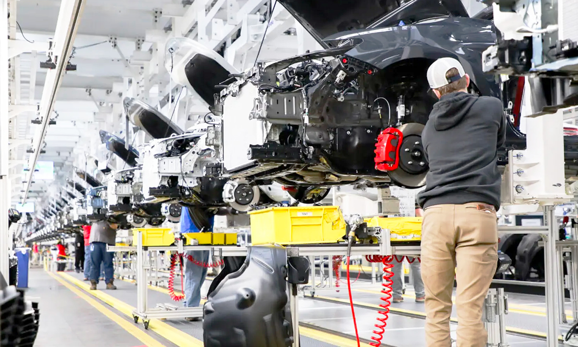 guerra iran oriente medio impacto sector automovil mas alla subida combustibles