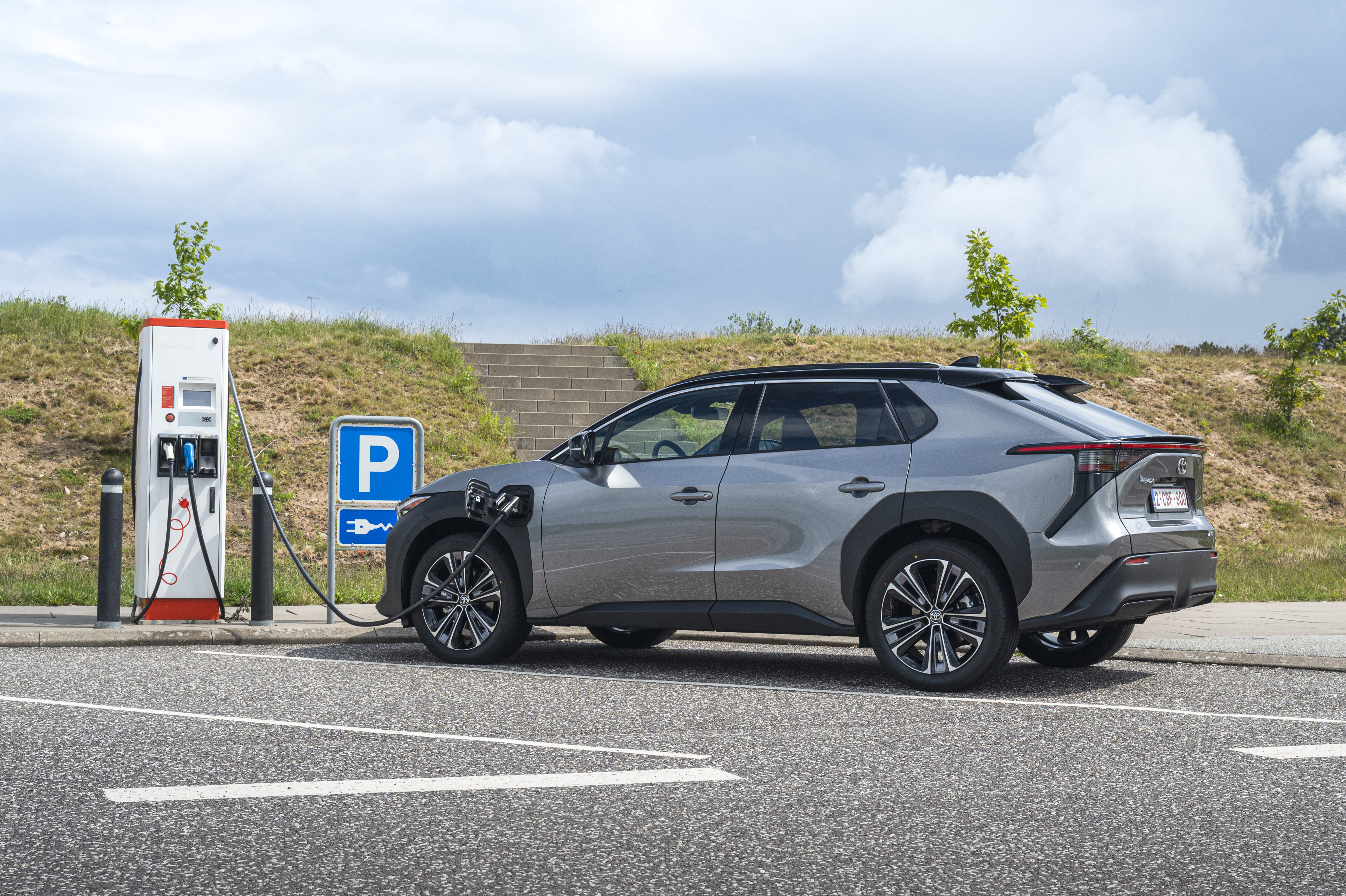 Toyota bZ4X 2025 (1)