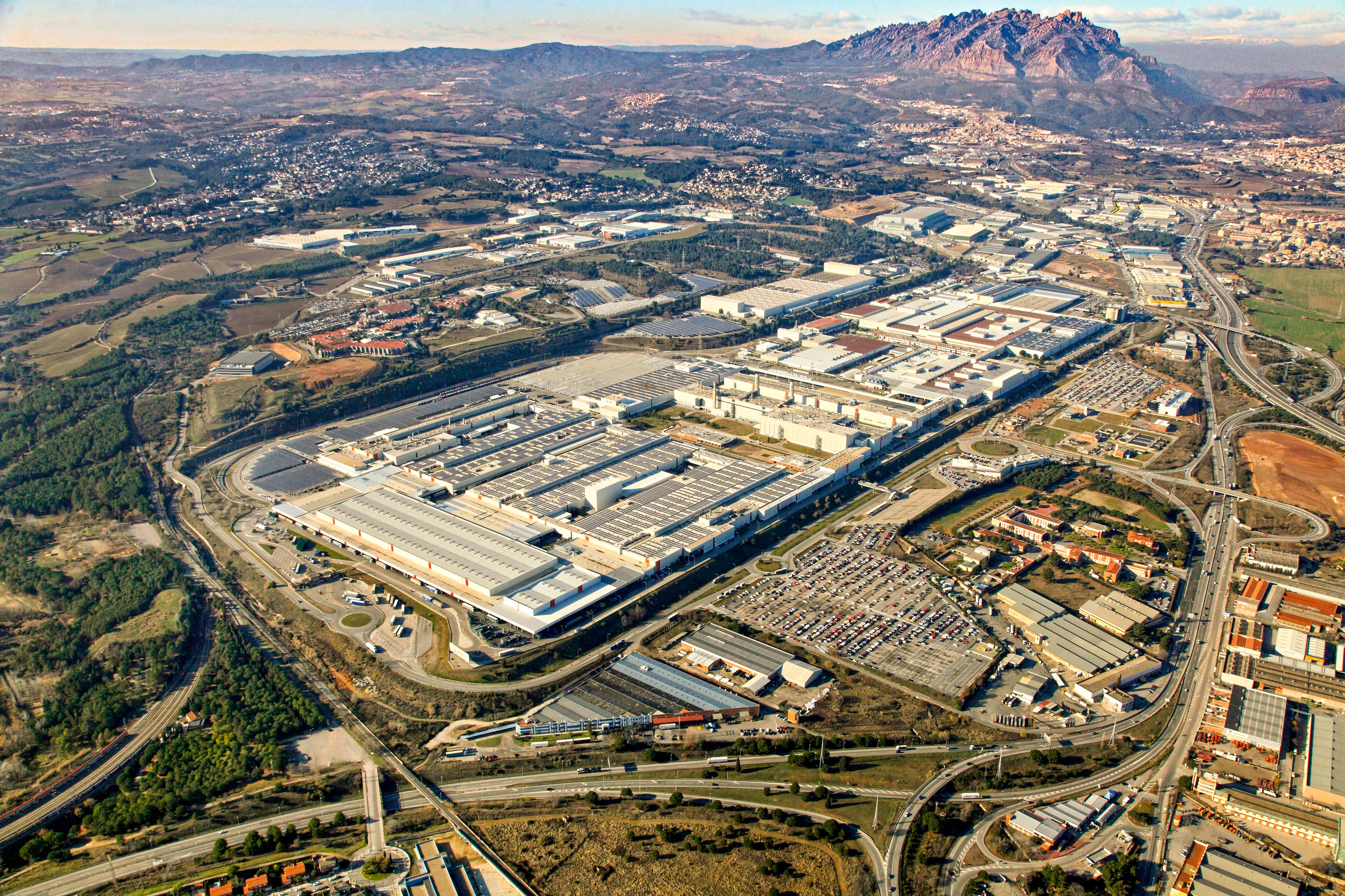SEAT SA kicks off electrification journey as it celebrates 30th anniversary of Martorell site 01 HQ