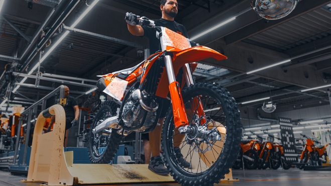 ktm quiere recuperar independencia prestamo banca pagar bajaj 3