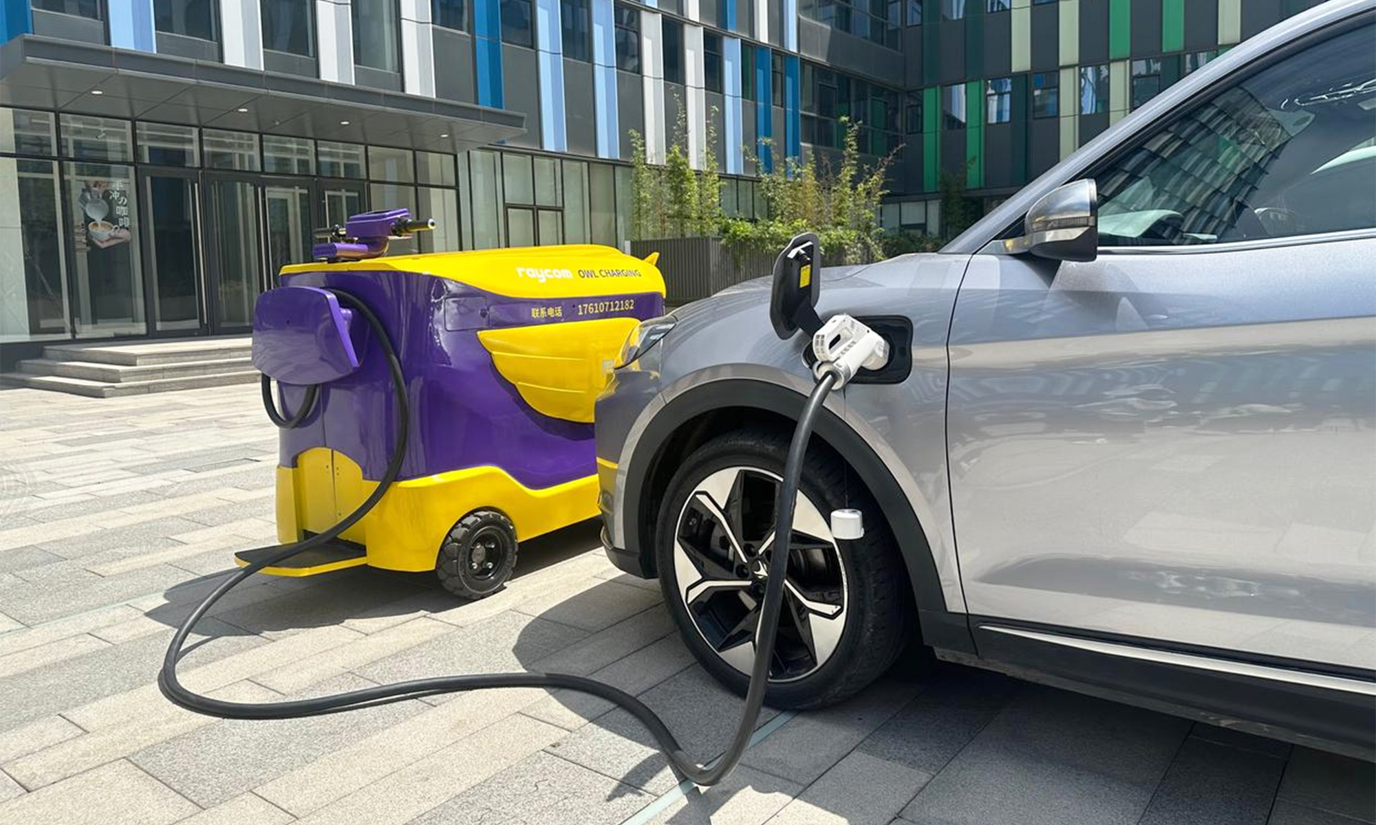 robots paquetes almacenamiento recarga bateria coche electrico 1