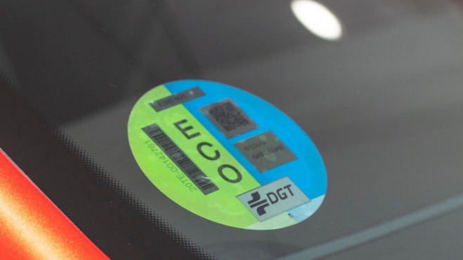 Cada vez hay más coches ECO circulando por España, lo que promete seguir reduciendo las emisiones. Cada vez hay más coches ECO circulando por España, lo que promete seguir reduciendo las emisiones.