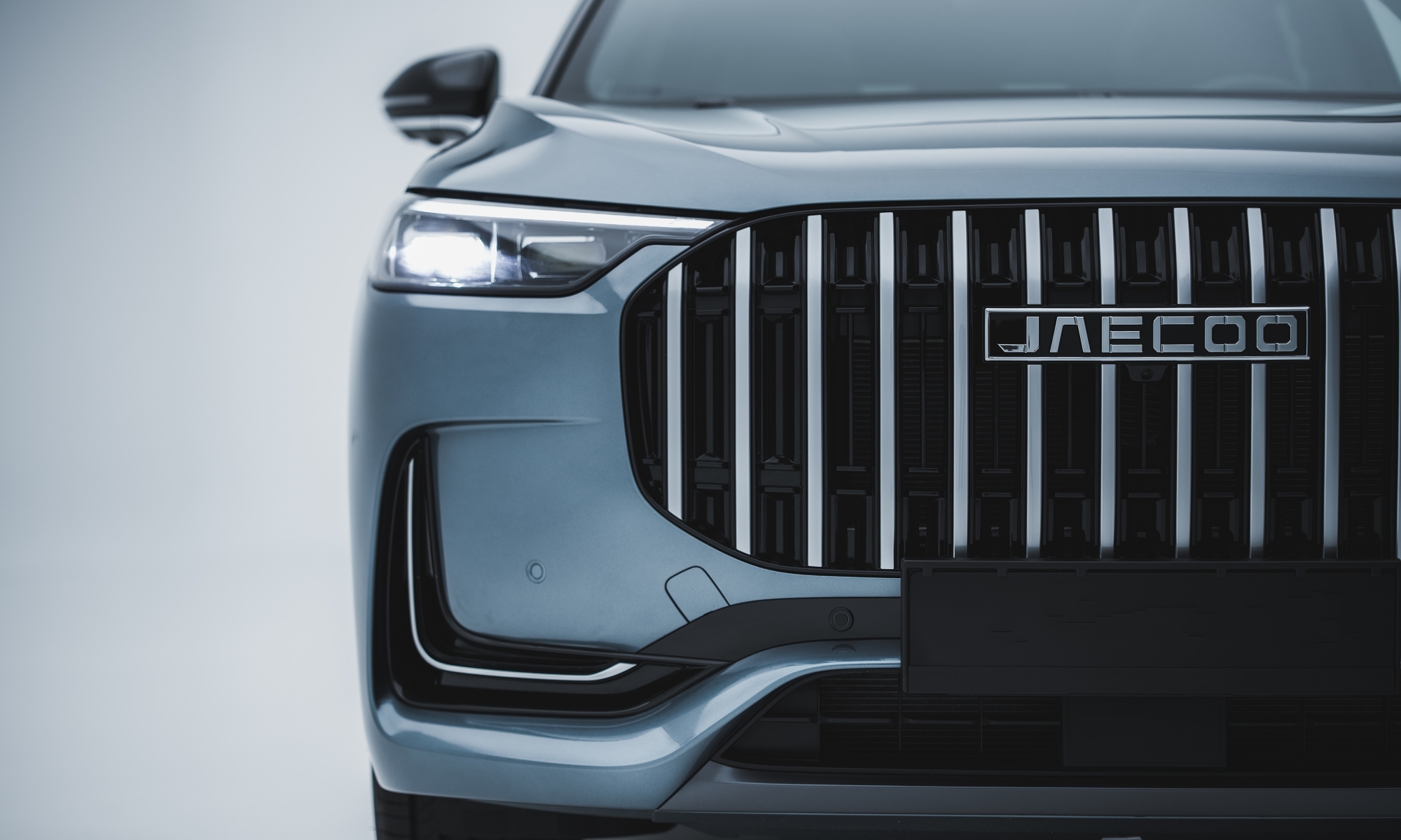 Con su llegada, el 8 SHS se convierte en el coche más grande y más caro de JAECOO en España.