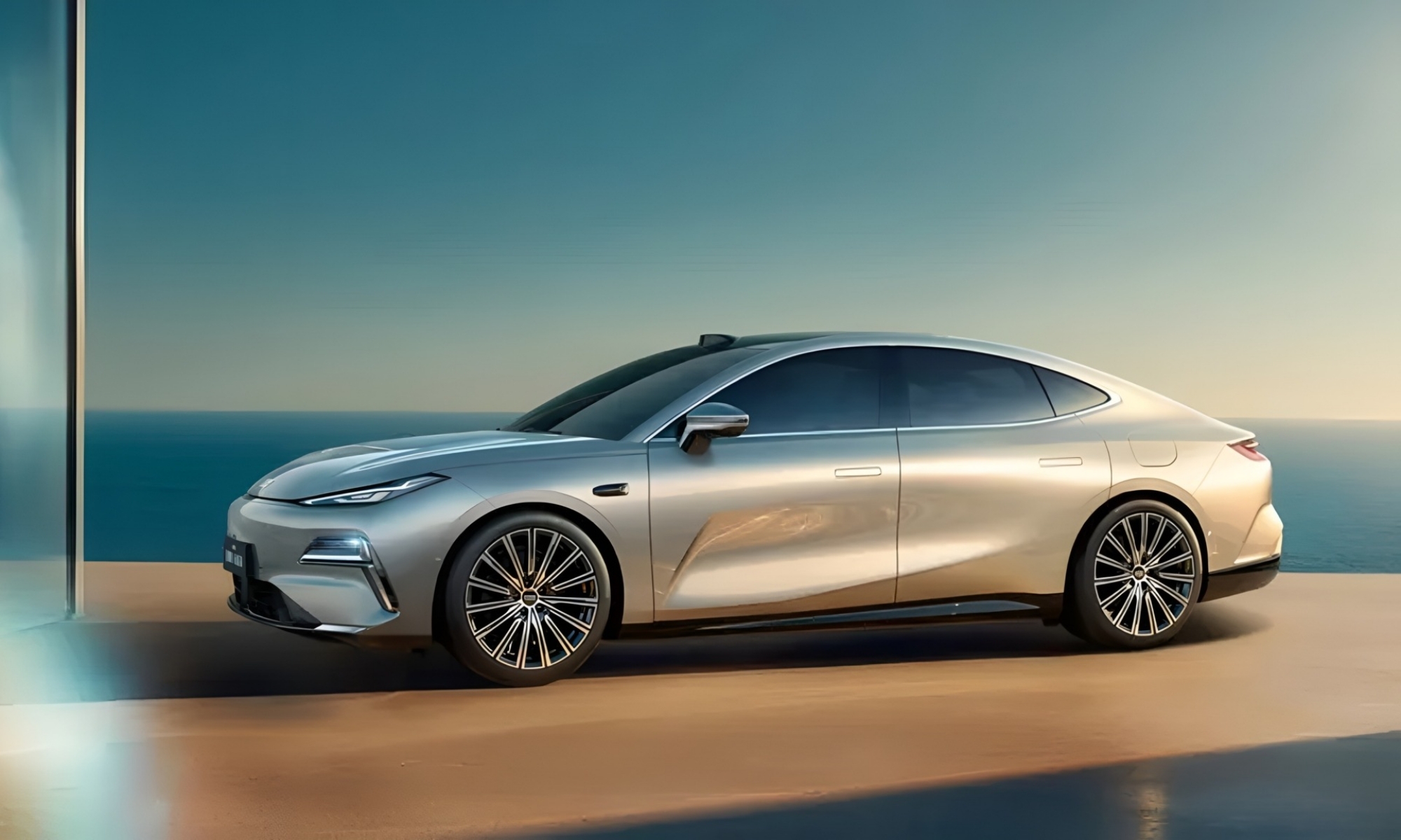 Con más de 5 metros de largo el Starshine 8 se situaría en Europa a la altura de las berlinas de representación.