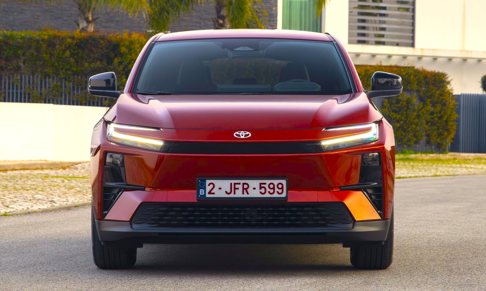 El Toyota C-HR+ es uno de los SUV de Toyota que se vuelve más barato gracias a la nueva estrategia de la marca.