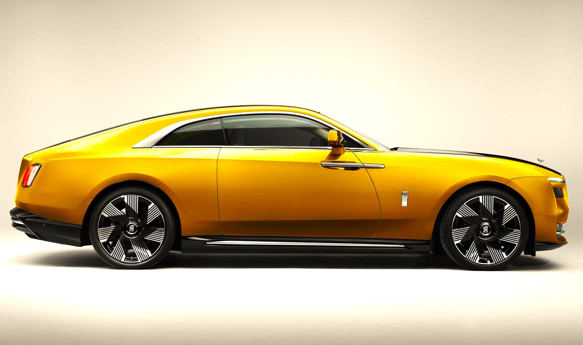 El fabricante más lujoso del mundo se ha echado atrás en su intención de convertirse en 100 % eléctrico, ¿por qué?