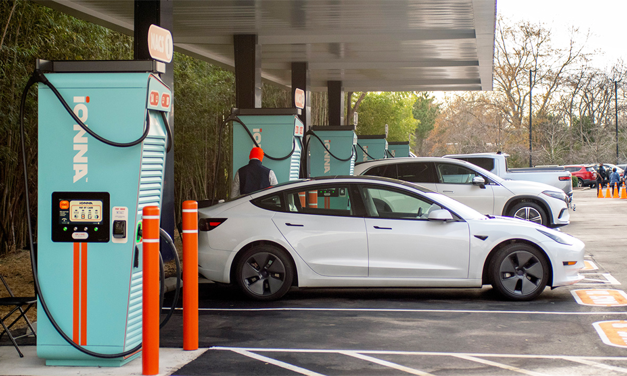 ionna estacion carga coche electrico ultrarrapida proceso 5 dias