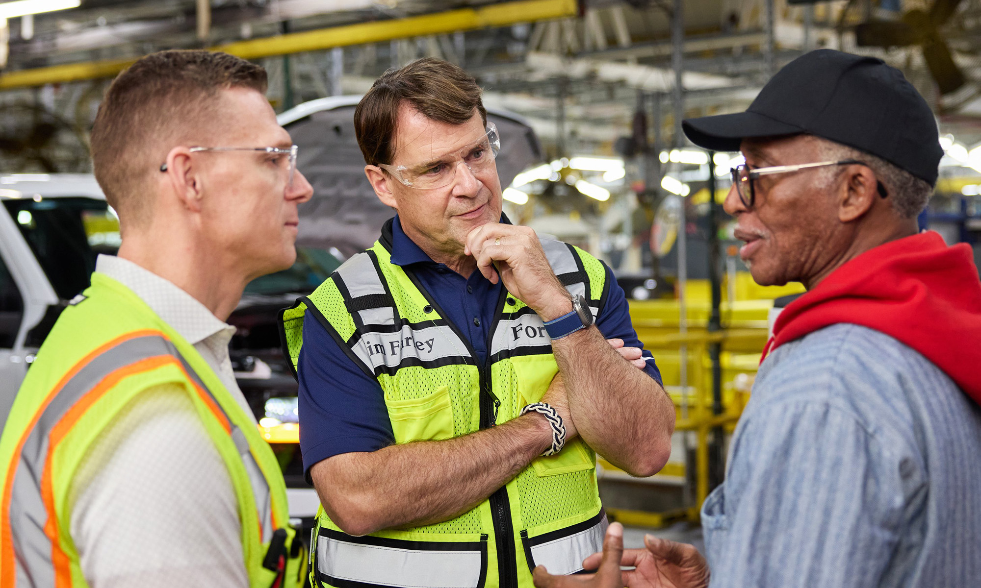 Jim Farley, CEO de Ford, apuesta por coches eléctricos sencillos.