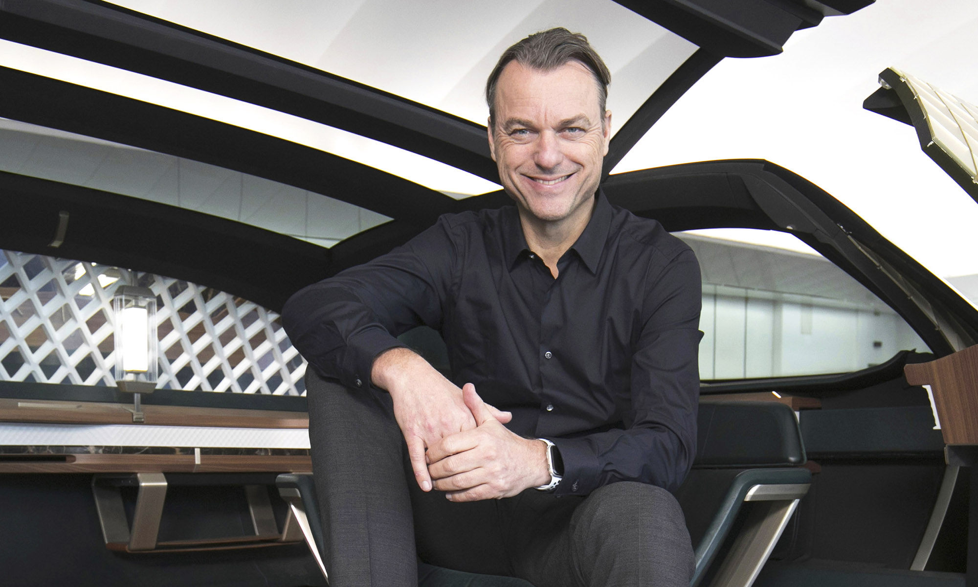 Laurens van den Acker, jefe de Diseño de Renault, aclara cómo fue diseñar los eléctricos 'retro'.