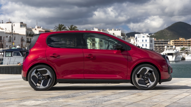 Twingo Rouge Statique©ThomasCortesi 12 Twingo Rouge Statique©ThomasCortesi 12