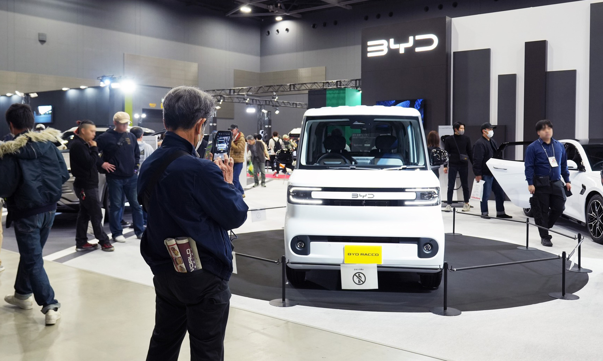 japon reduce mitad ayudas compra coches electricos chinos byd