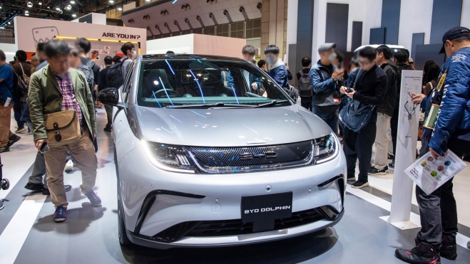 japon reduce mitad ayudas compra coches electricos chinos byd 2