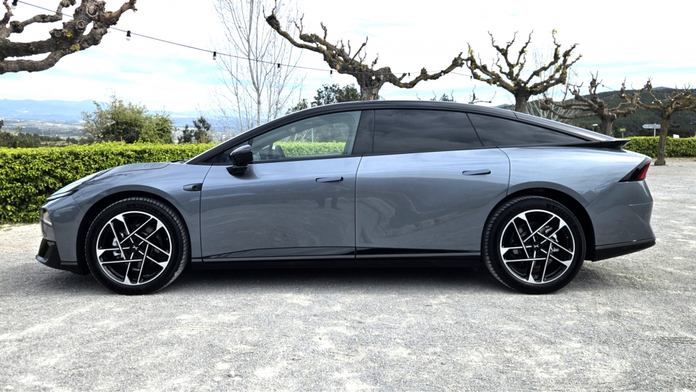 Xpeng P7+ 2026 1.931 L de maletero y 530 km de autonomía rival mejor BYD (12)