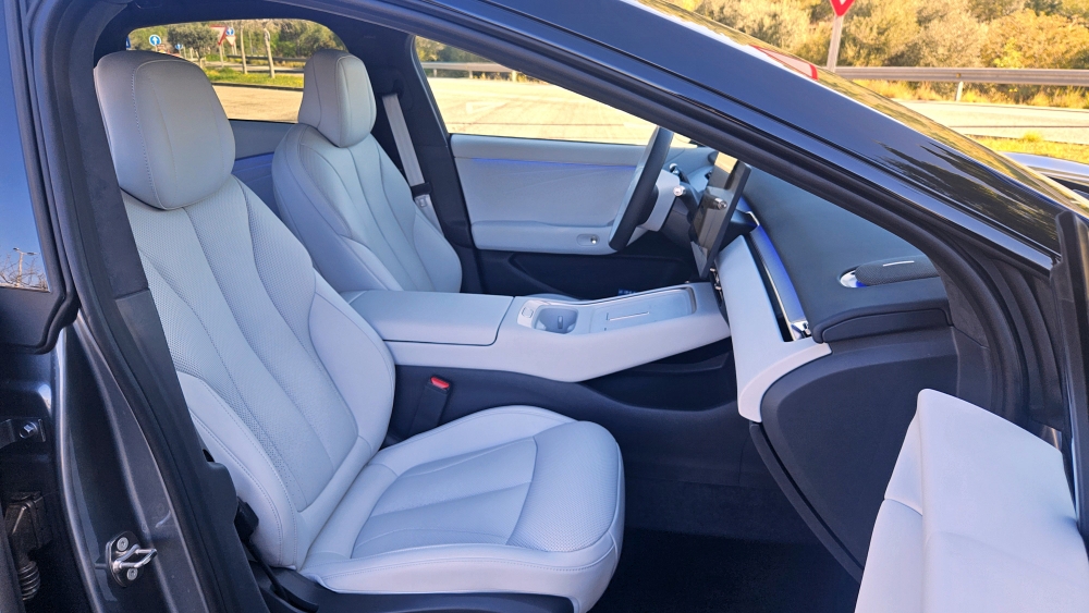 Xpeng P7+ 2026 1.931 L de maletero y 530 km de autonomía rival mejor BYD (26)