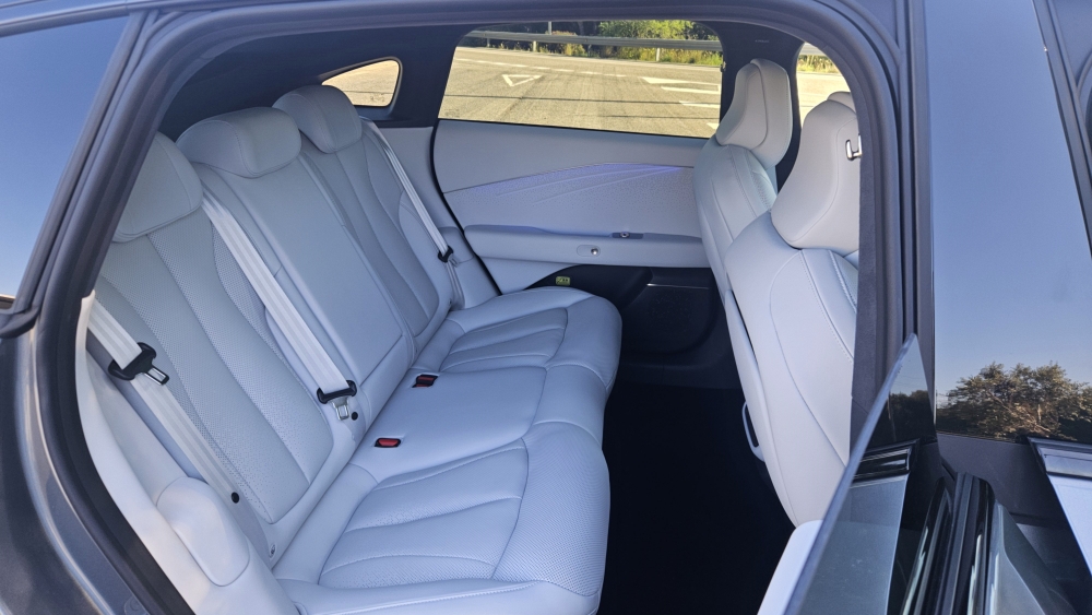 Xpeng P7+ 2026 1.931 L de maletero y 530 km de autonomía rival mejor BYD (25)