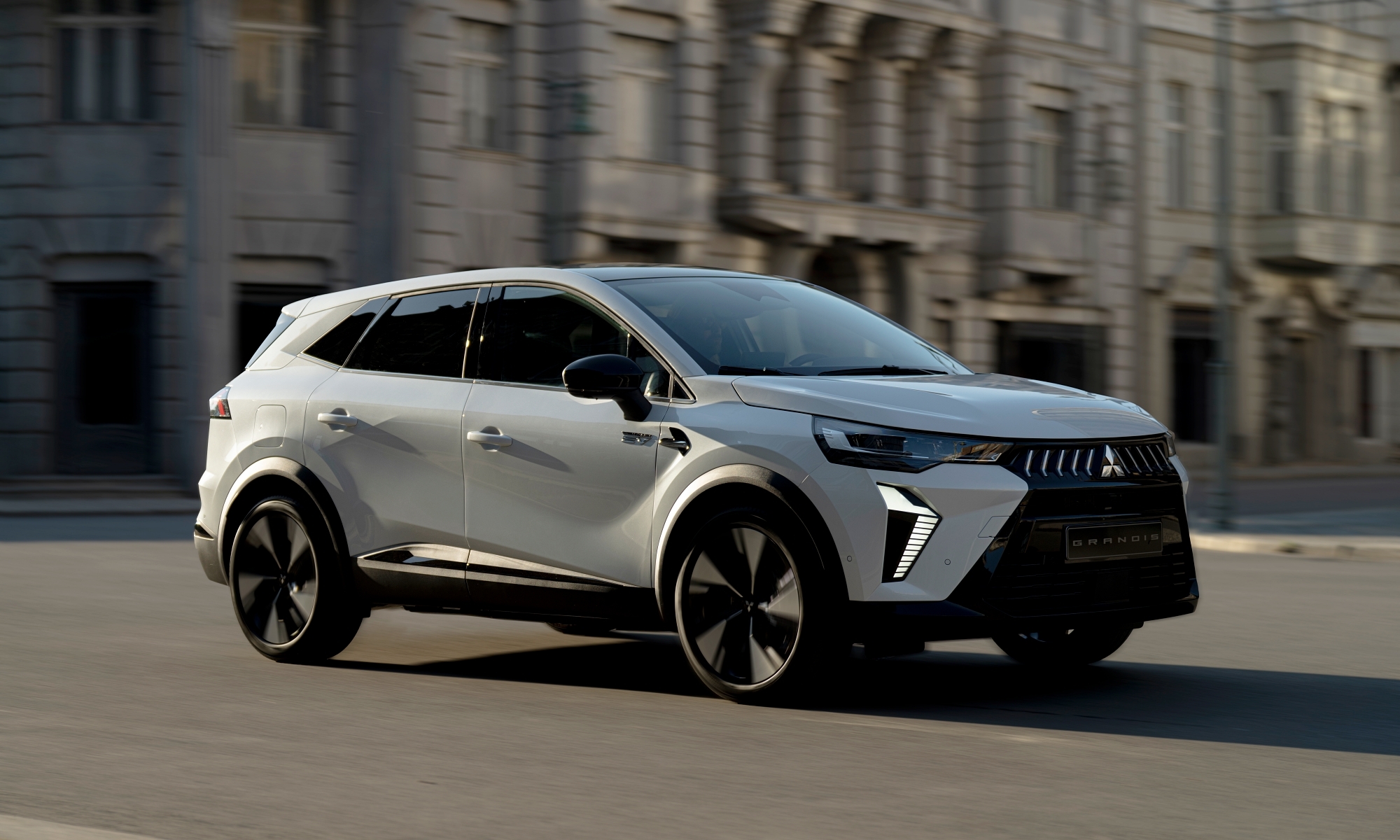 Mitsubishi ha cogido prestado el desarrollo de Renault para crear un SUV muy equilibrado.