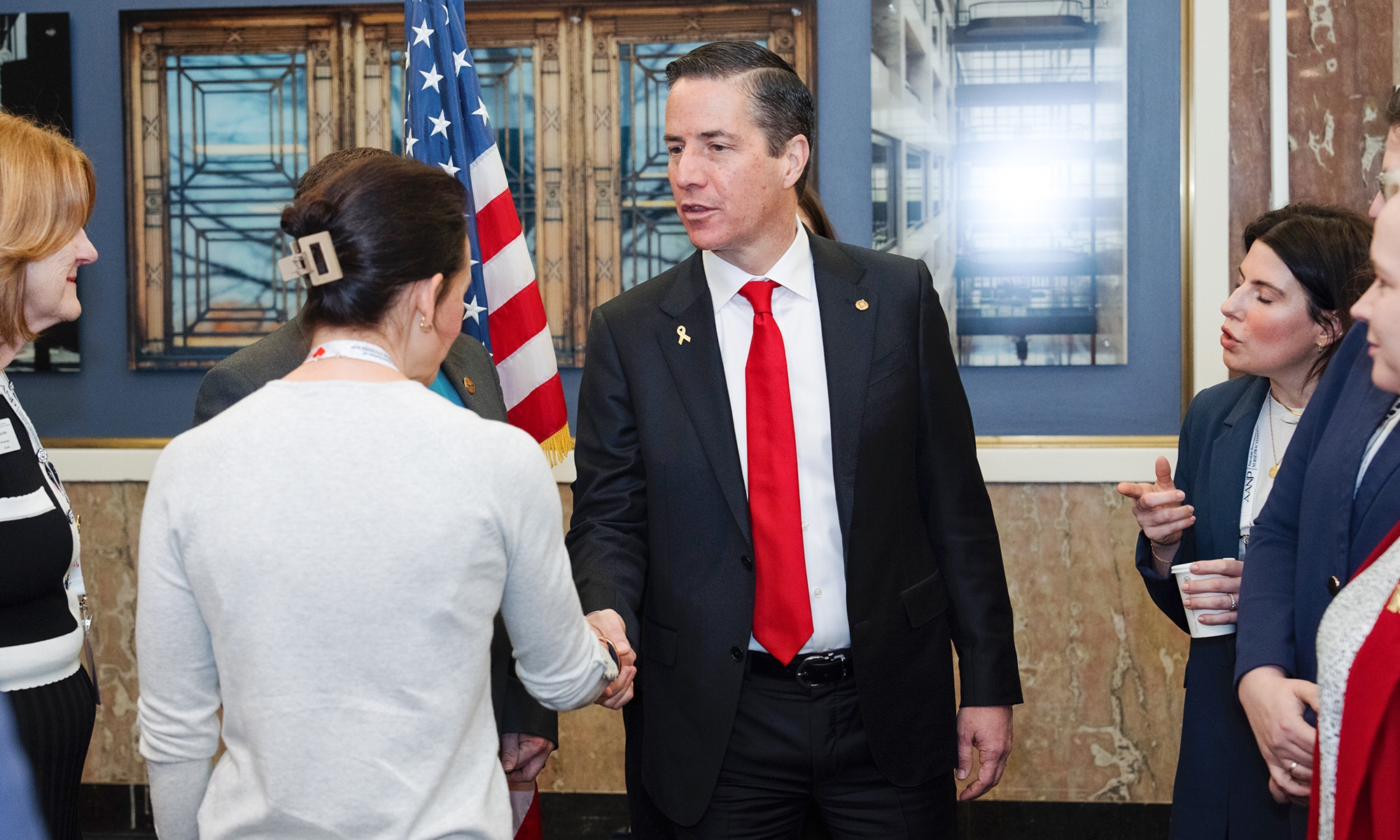 Bernie Moreno pide apoyo a otros países para vetar al coche chino.