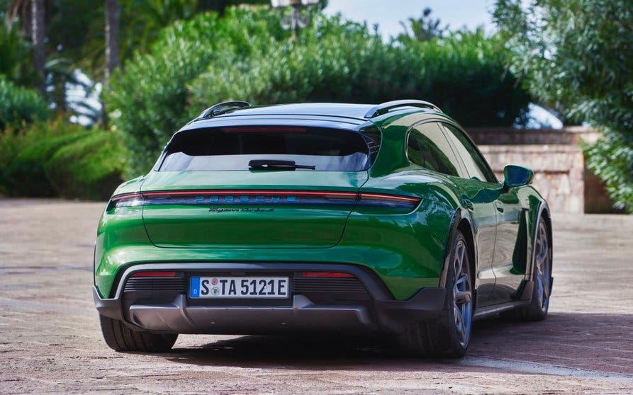  Porsche Taycan Cross Turismo eléctrico. 