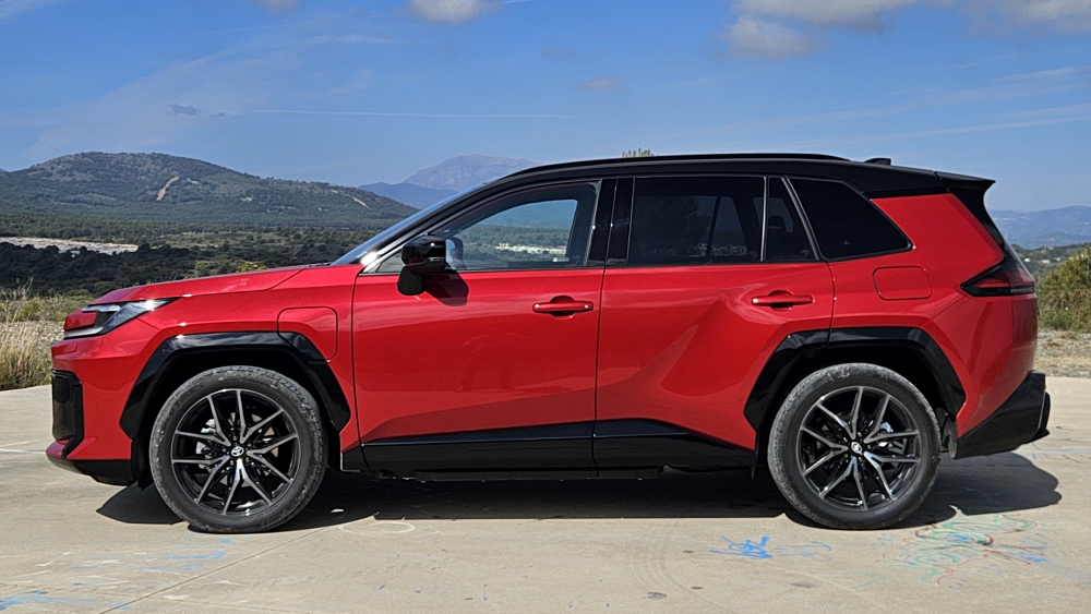 Toyota RAV4 PHEV GR Sport 1.195 km de autonomía y 1,4 L100 km el nuevo Toyota RAV4 asombra con su versión PHEV (27)