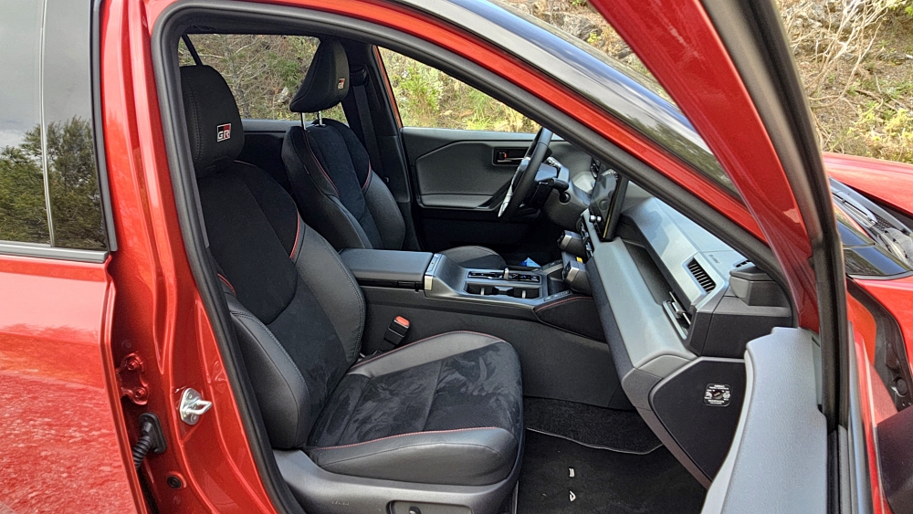 Toyota RAV4 PHEV GR Sport 1.195 km de autonomía y 1,4 L100 km el nuevo Toyota RAV4 asombra con su versión PHEV (32)