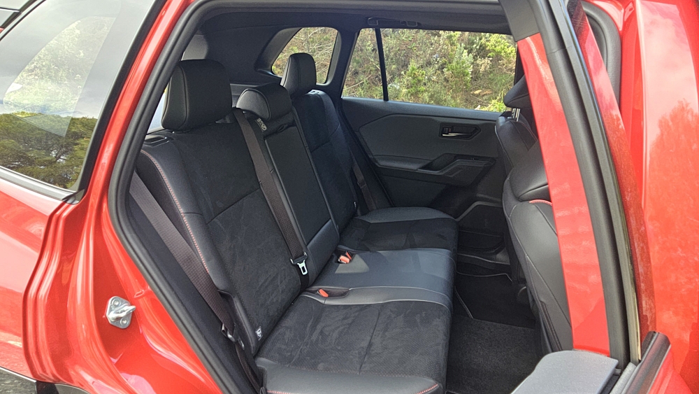 Toyota RAV4 PHEV GR Sport 1.195 km de autonomía y 1,4 L100 km el nuevo Toyota RAV4 asombra con su versión PHEV (31)