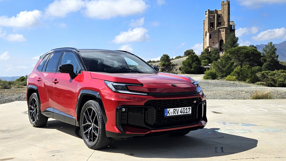 Toyota RAV4 PHEV GR Sport 1.195 km de autonomía y 1,4 L100 km el nuevo Toyota RAV4 asombra con su versión PHEV (29)