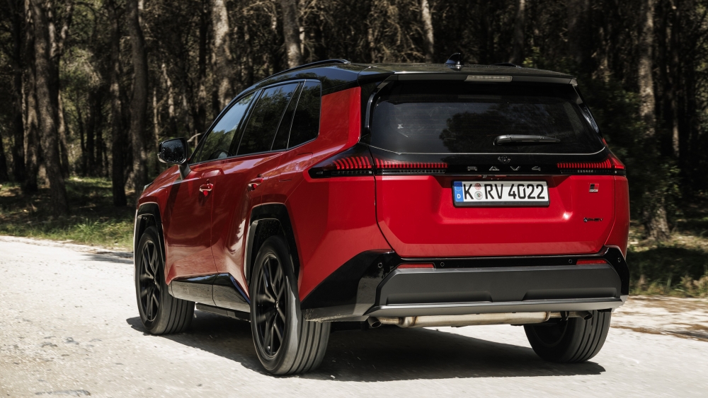 Toyota RAV4 PHEV GR Sport 1.195 km de autonomía y 1,4 L100 km el nuevo Toyota RAV4 asombra con su versión PHEV (11)