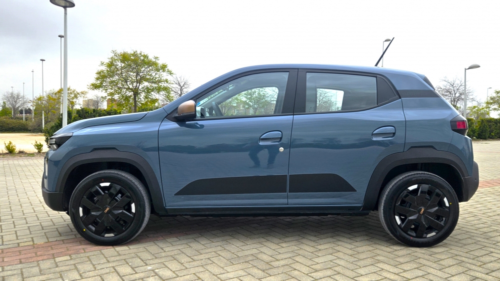 Probamos el eléctrico más barato de España, ahora renovado puede con el BYD Dolphin Surf (2)