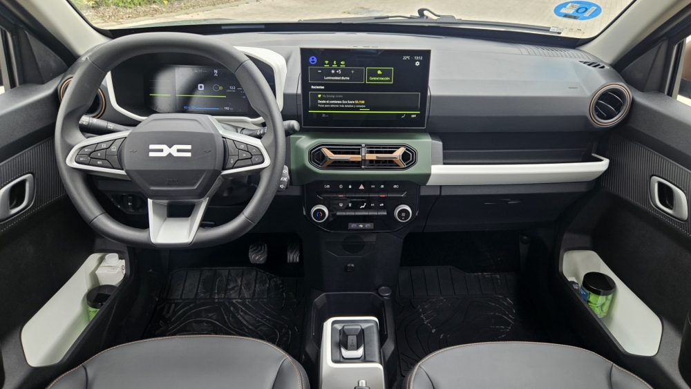 Probamos el eléctrico más barato de España, ahora renovado puede con el BYD Dolphin Surf (15)