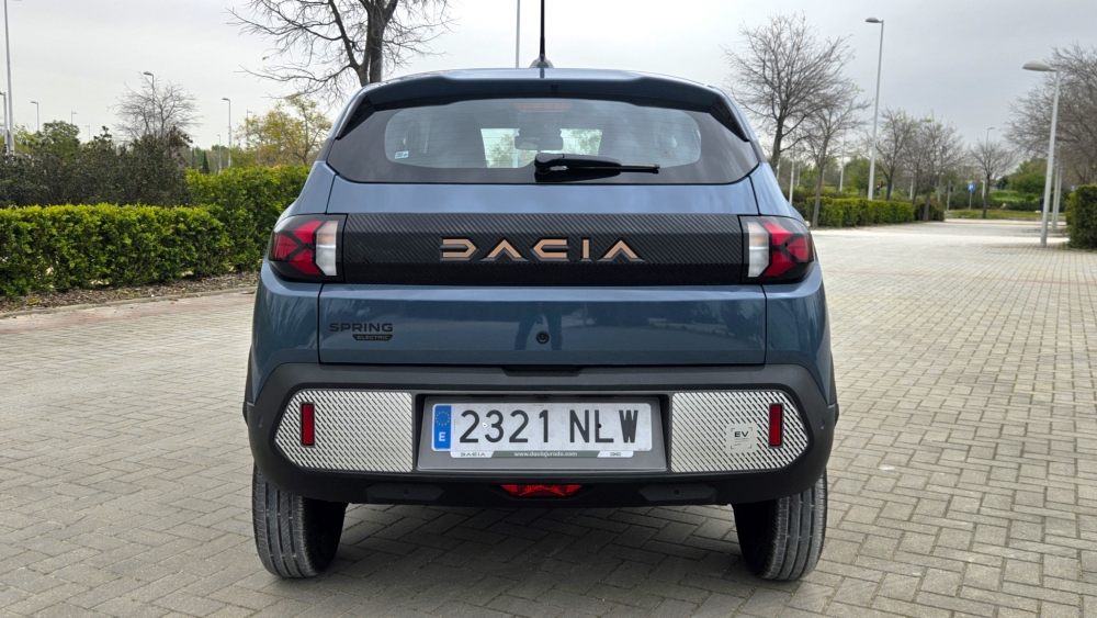 Probamos el eléctrico más barato de España, ahora renovado puede con el BYD Dolphin Surf (12)