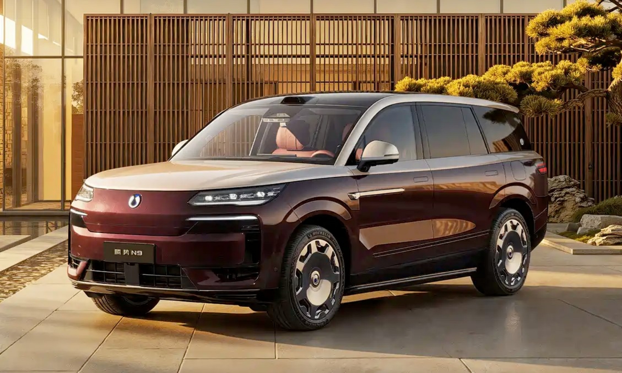 El N9 es el más grande y lujoso de los SUV de la marca Denza.