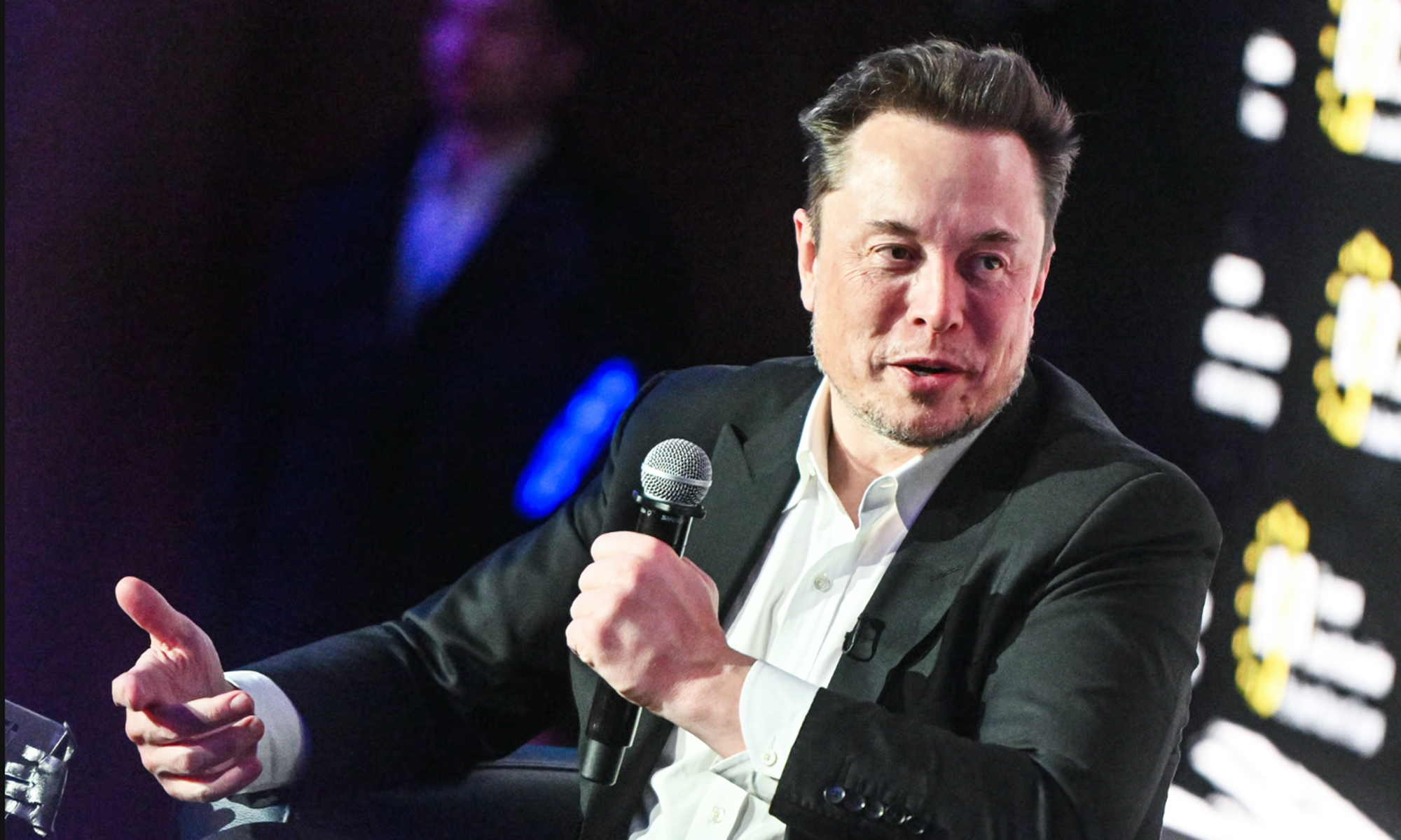 elon musk dice fsd conduccion autonoma 10 veces mas segura que humana