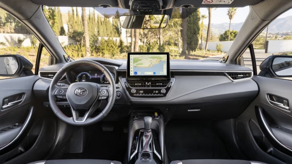 toyota corolla touring sports 1.606 L de maletero y un consumo ridículo el Toyota híbrido que humilla a los SUV 8