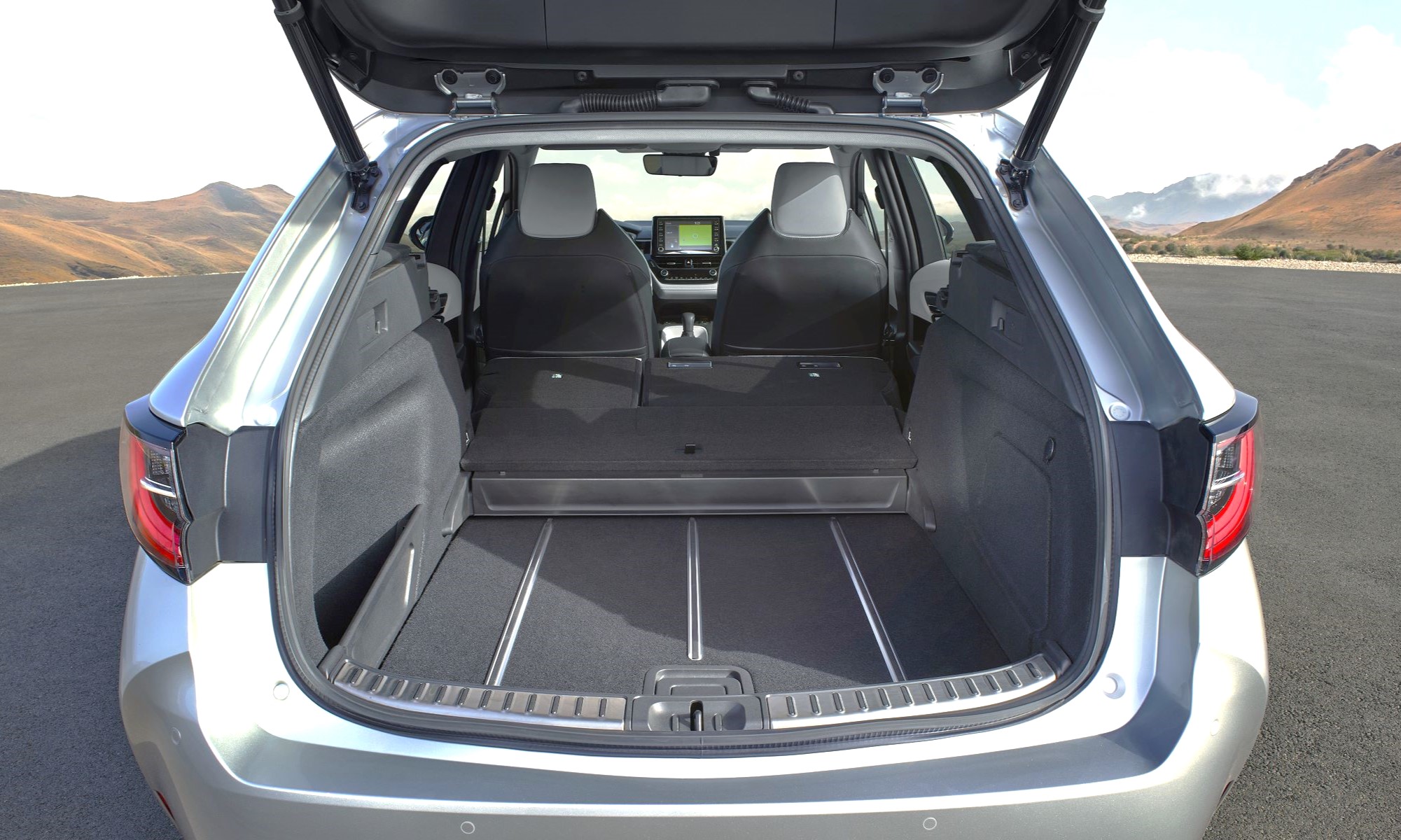 Si no quieres un SUV, este Toyota gasta sólo 4,5 L cada 100 km y, además, está en oferta, con hasta 7.000 euros de rebaja.