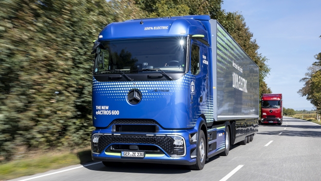 El Mercedes eActros 600 ha sido elegido por VILSA para el reparto de agua embotellada. El Mercedes eActros 600 ha sido elegido por VILSA para el reparto de agua embotellada.