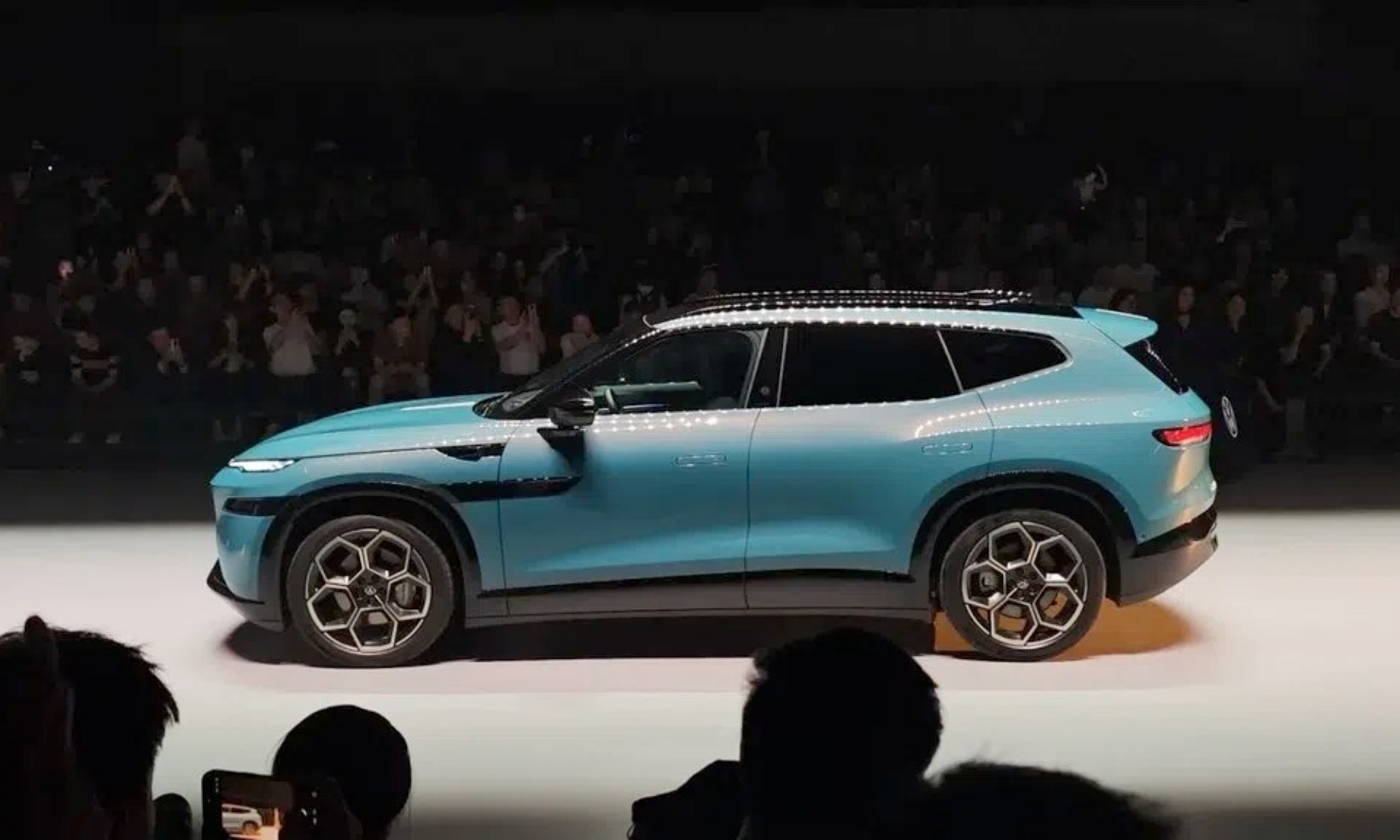 El ID. UNYX 08 es el primer coche desarrollado en colaboración con XPeng.