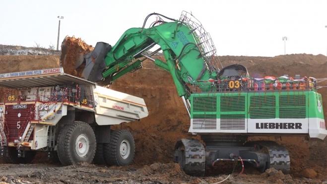 excavadora gigante mineria liebherr conversion diesel electrica 2