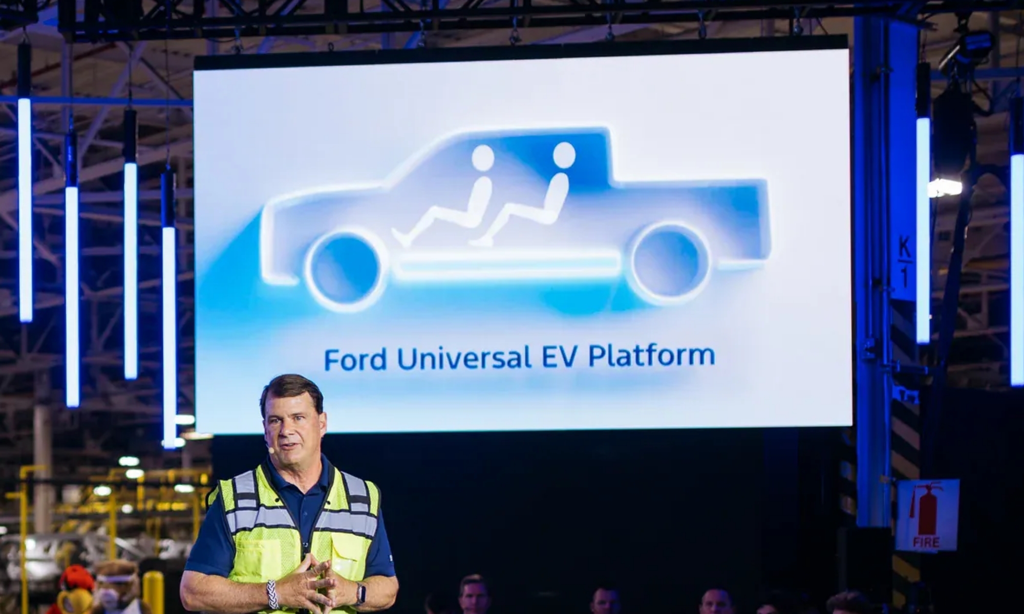 Jim Farley durante la presentación de la nueva plataforma eléctrica polivalente de Ford.