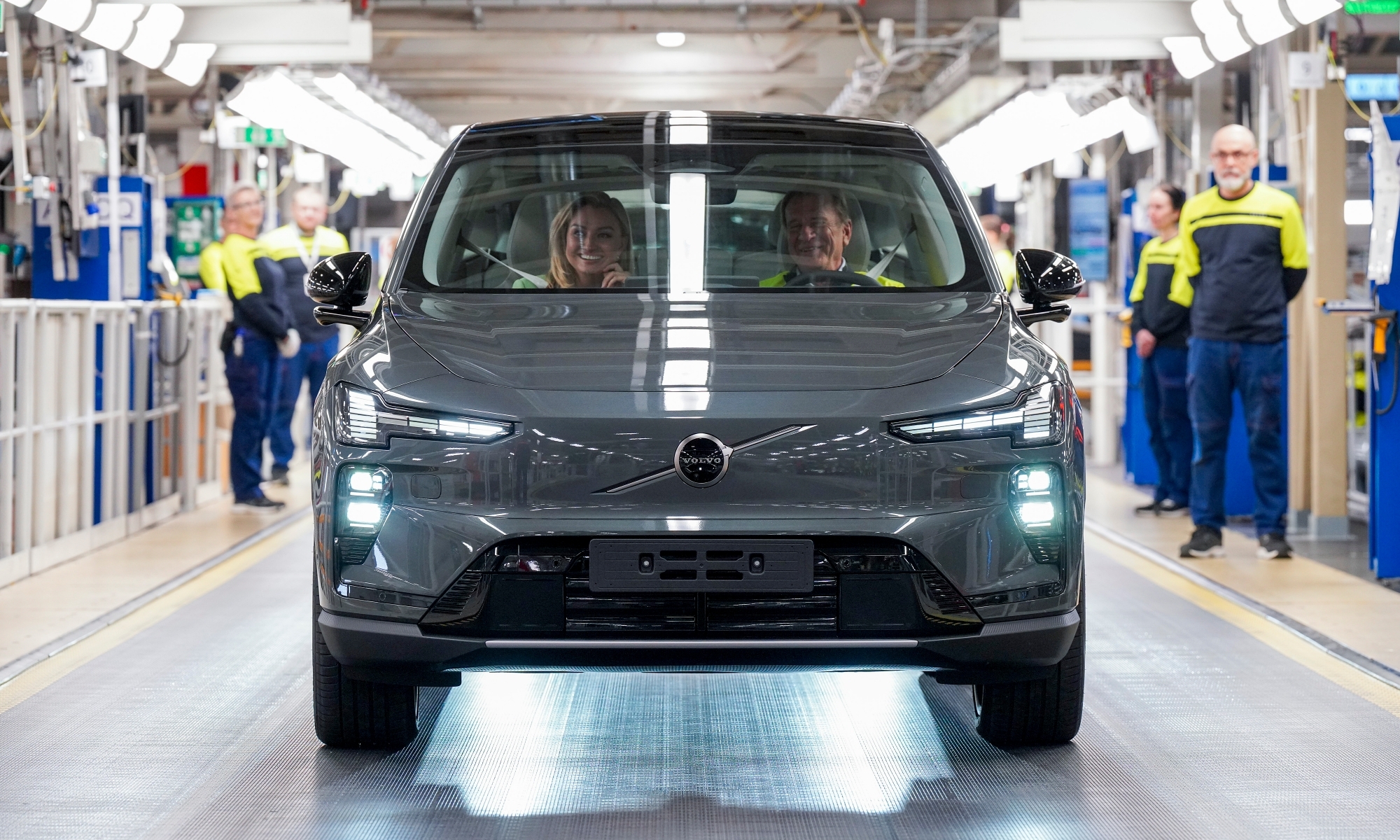 El primer EX60 de la historia ya ha salido de la línea de montaje.