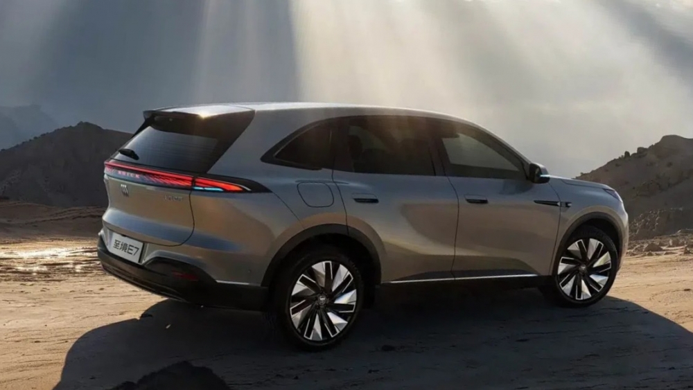 Buick elecktra L7 Adiós a la gasolinera 1.630 km de autonomía desde 19.990 € para el nuevo SUV híbrido de GM(7)