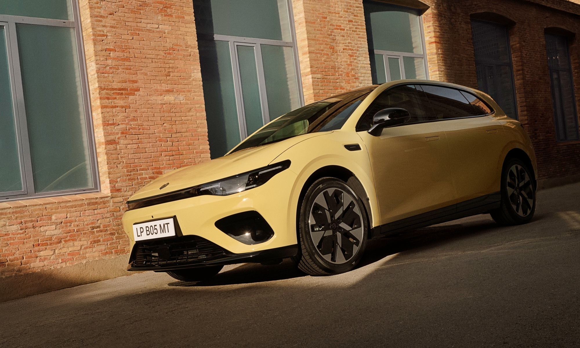 Leapmotor lanza, por fin, el tan esperado B05 que podría empezar a fabricarse en España en 2027.