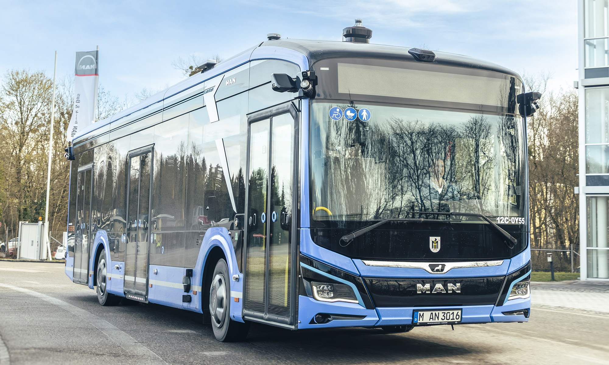 man primer autobus electrico autonomo 1