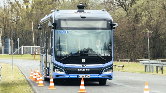 man primer autobus electrico autonomo