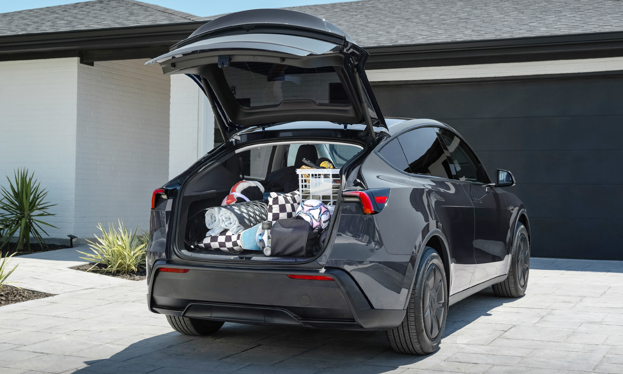 Tesla cierra la puerta a los rumores sobre un SUV eléctrico de acceso.