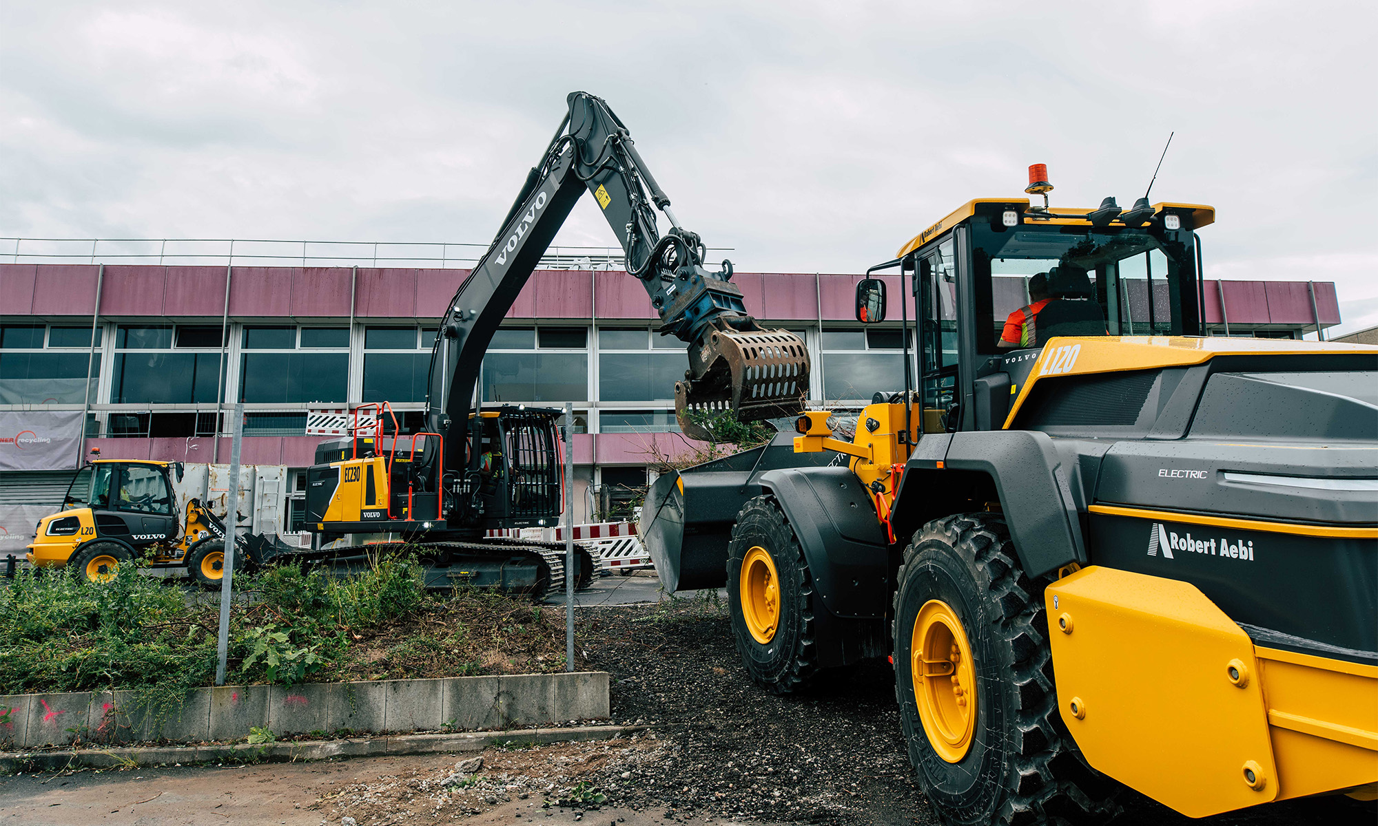 demolicion edificio excavadora cargadoras camiones electricos sin diesel 2