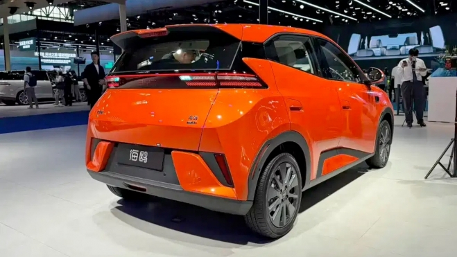 BYD Dolphin 2026 Trasera