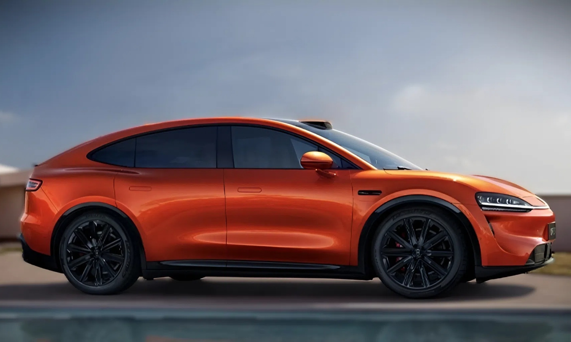 El R7, de 4,98 metros de largo, se sitúa en la parte superior del segmento D-SUV.